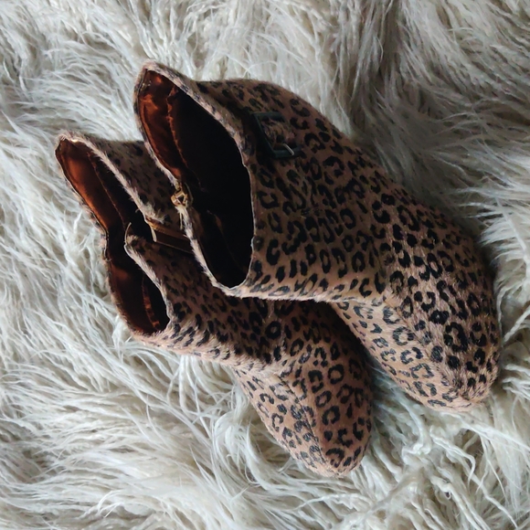 NWOT Deb animal print booties size 7 - Picture 3 of 5
